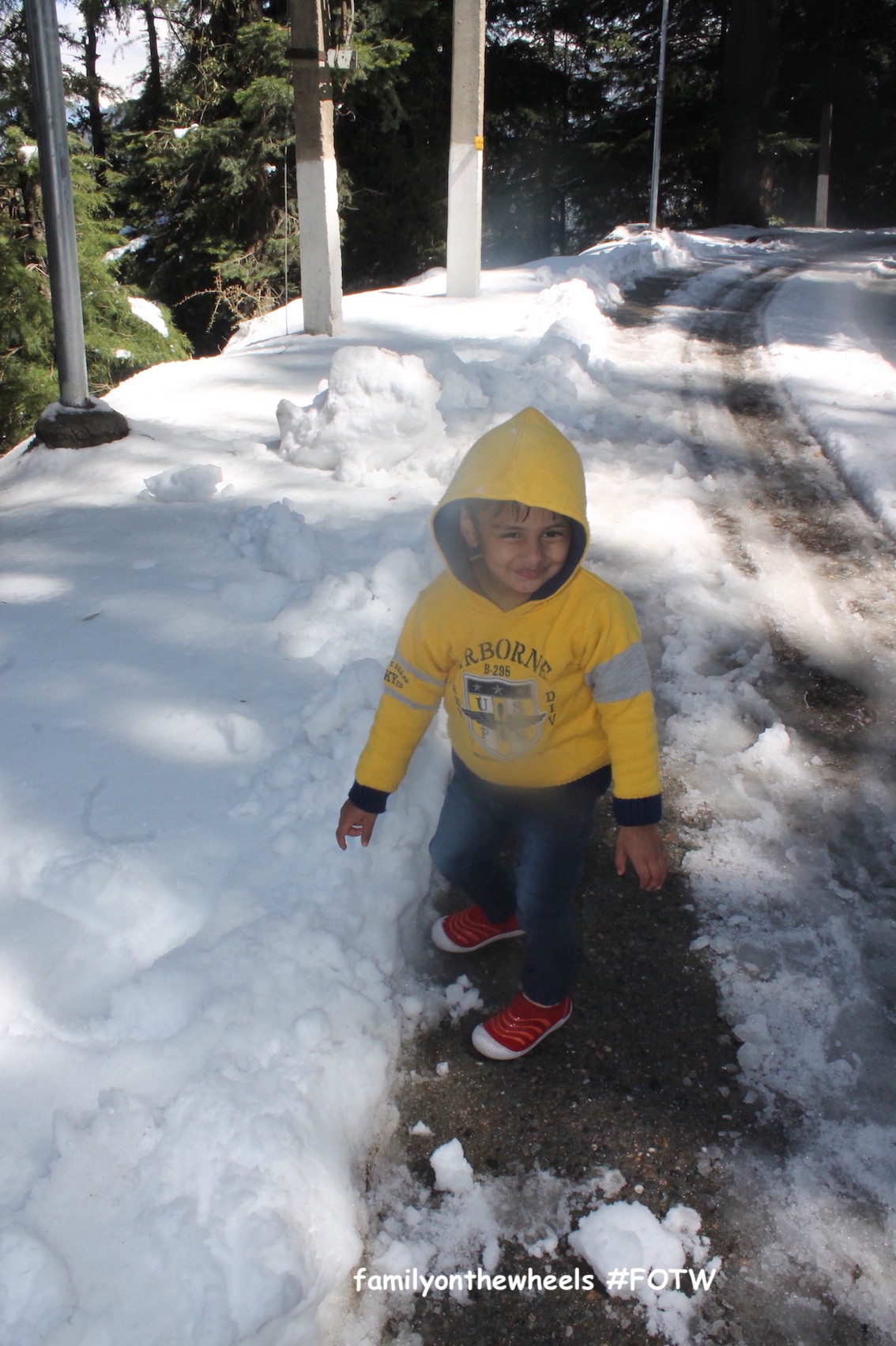 As we landed on Dalhousie, the nature greeted us with SNowfall which became dense with the time. Read our experience of travelling with kid in snow #travel #travelblogger #dalhousie #snowfall #incredibleindia