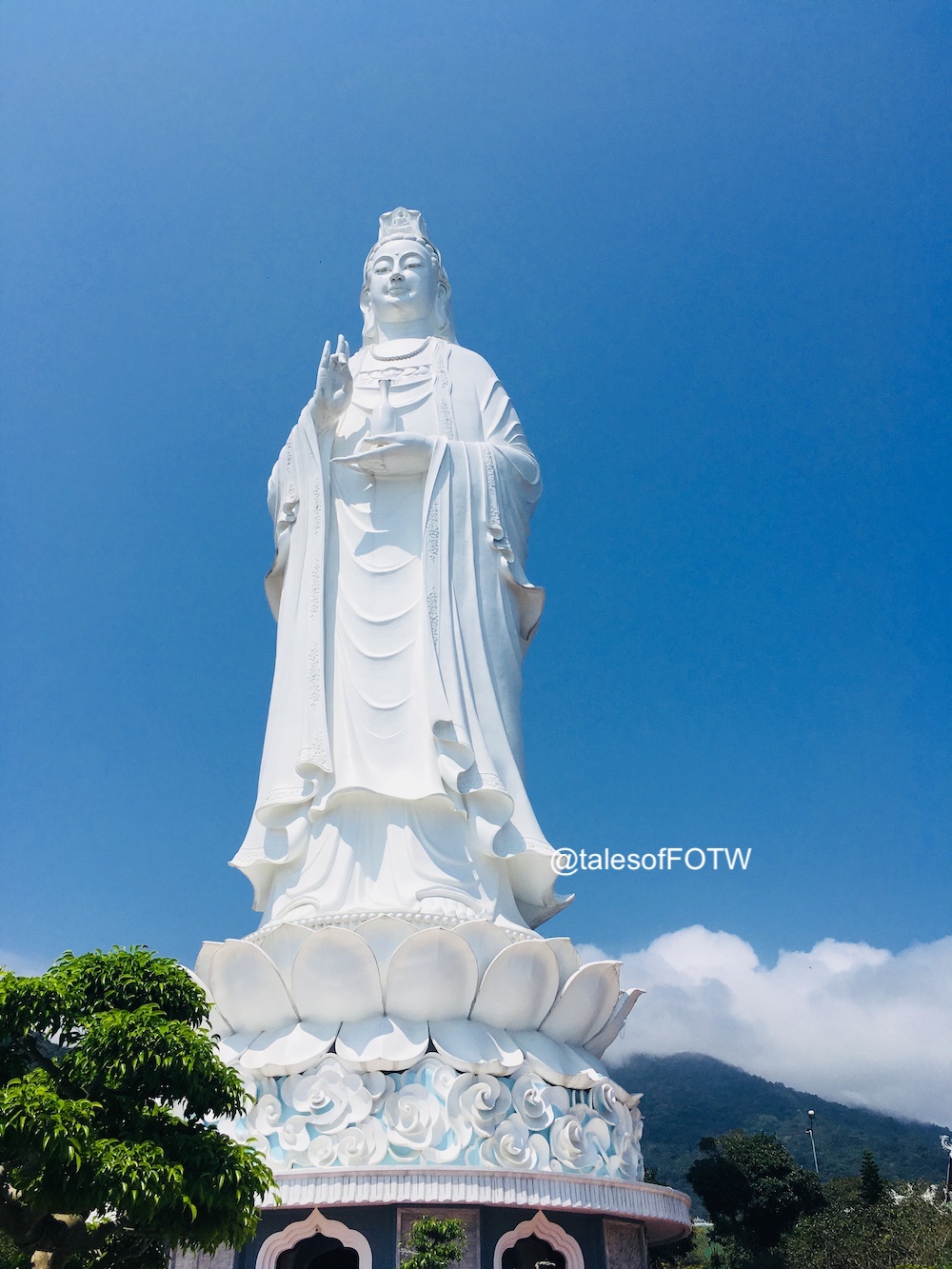 Looking to visit Vietnam or have a 24 hour hault at Da Nang? Then you're in one of the most beautiful place with pristine beaches #vietnam #DaNang #beaches #travel #Ladybuddha
