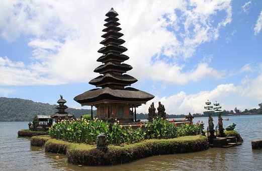 On eof the amazing destination for family travels is Bali, Indonesia. Read more #bali #indonesia #heritage #culture #pottery #familytravel