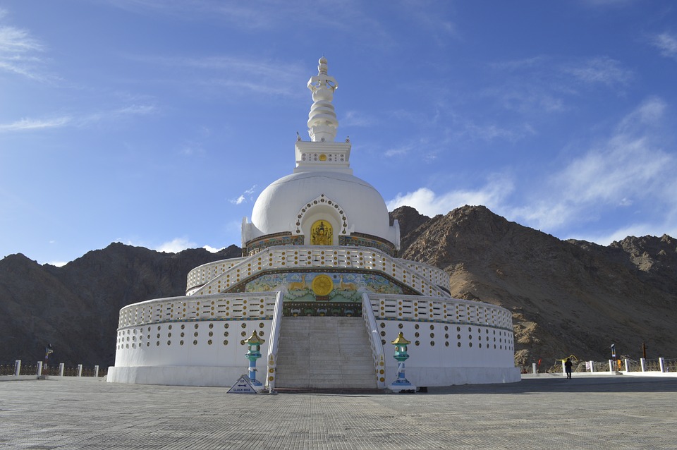 Leh, the most mystical and magical place of India. This post caters to our Local SIghseeing day in Leh, Ladhak. Read more to know what all to explore in Leh #Leh #Ladhak #local #market #sightseeing #pangong #nubra #India #traveltales #FOTW #shantistupa