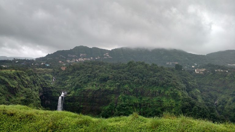 Best Places to visit near Lonavala in Monsoon. Lonavala is a place which shouldn't be missed during monsoons. The lush green carpet, gushing waterfalls, make this place absolute bliss. Here are the places you must visit in Lonavala. #Lonavala #placesinlonavala #oyoroom #Khandala #naturelovers #waterfalls #forts #maharashtra #travellovers #incredibleindia #pune